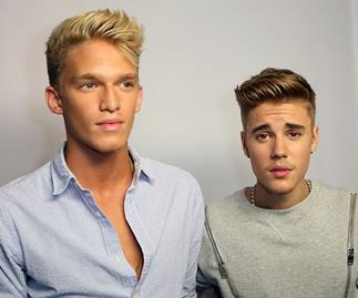 Justin Bieber and Cody Simpson perform an impromptu duet