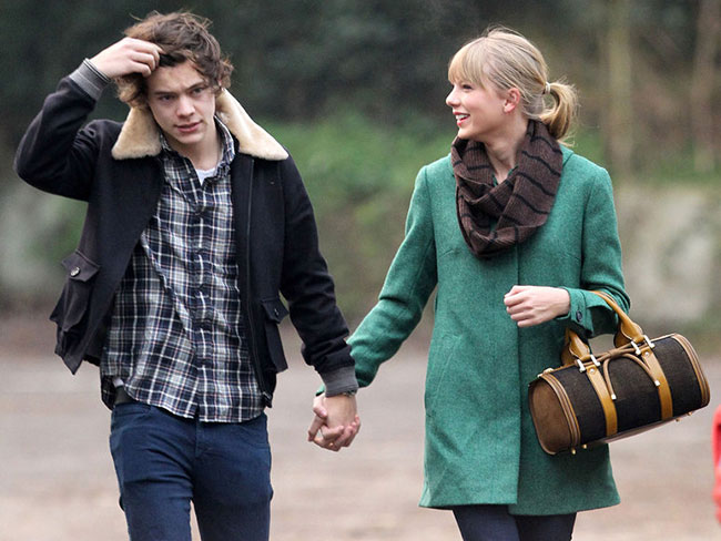 inline-Taylor-Swift-Harry-Styles-laughed-roses1989_HOME-(1).jpg