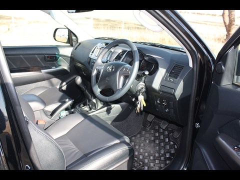 2014 Toyota Hilux Black Edition Sr5 4x4 Double Cab Pick Up