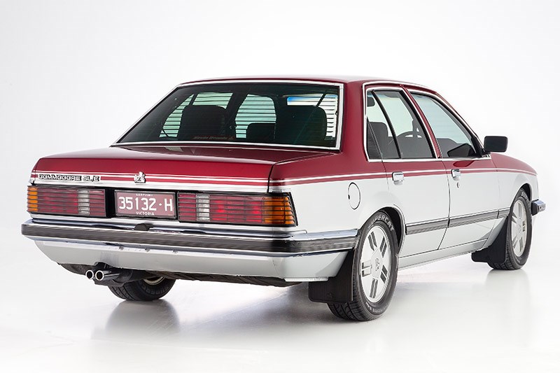 Holden-Commodore-VH-SLE-rear-side.jpg