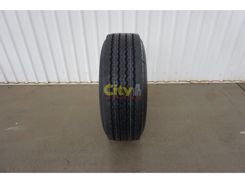 michelin supasingle tyre 385/65r22.5 on alcoa durabright rim 12.25x22.5 durabright 423091 003