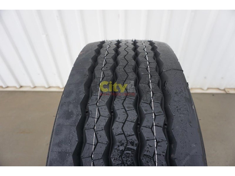 michelin supasingle tyre 385/65r22.5 on alcoa durabright rim 12.25x22.5 durabright 423091 004