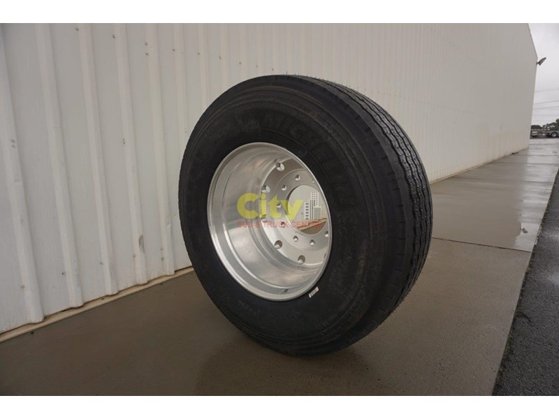 michelin supasingle tyre 385/65r22.5 on alcoa durabright rim 12.25x22.5 durabright 423091 002