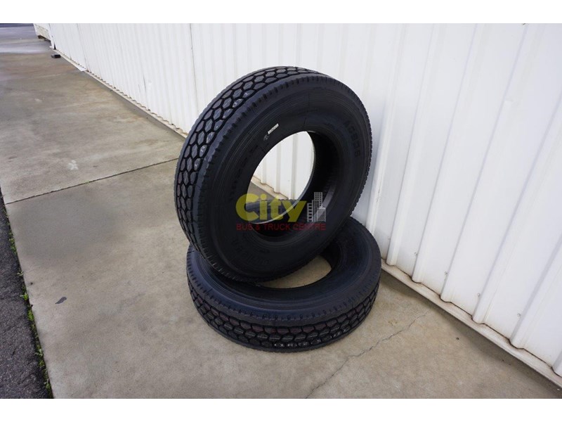 o'green 11r 22.5 closed shoulder 21mm deep tread drive tyre 499323 005
