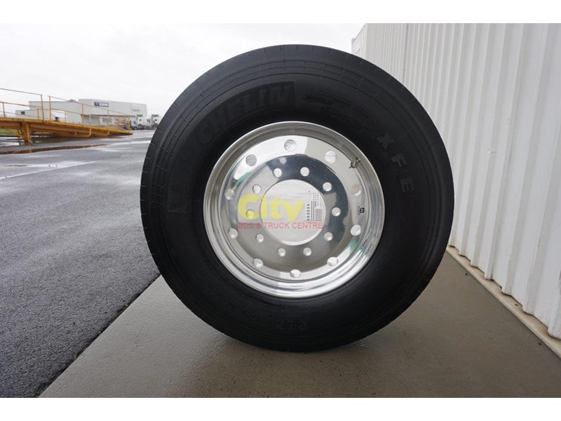 michelin xfe super single tyre on alcoa durabright alloy rim 575500 002