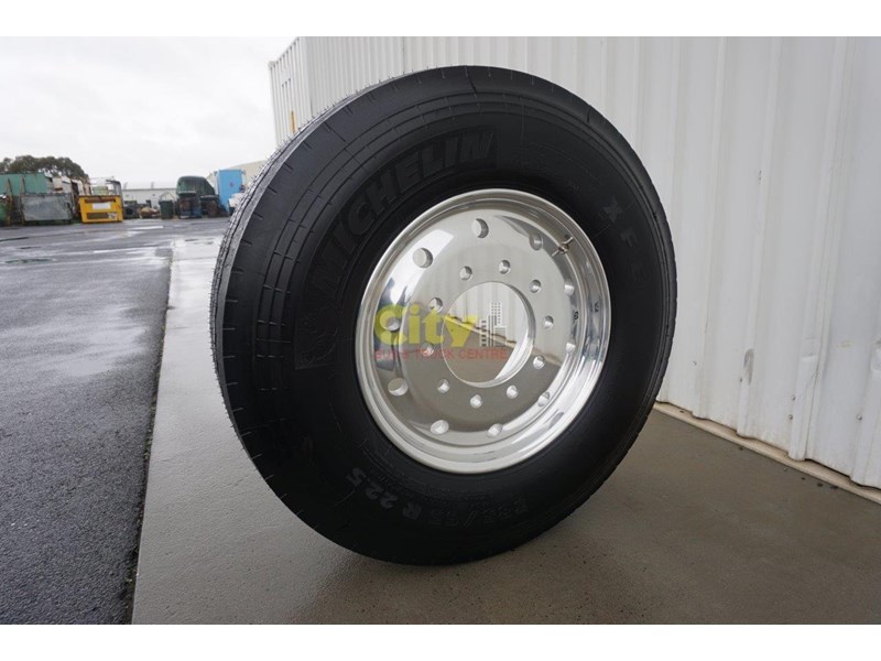 michelin xfe super single tyre on alcoa durabright alloy rim 575500 003