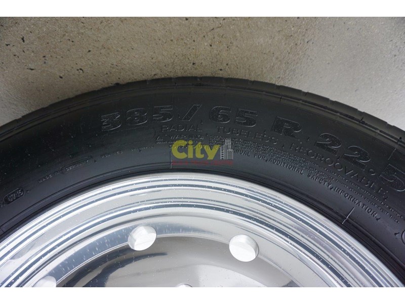 michelin xfe super single tyre on alcoa durabright alloy rim 575500 010