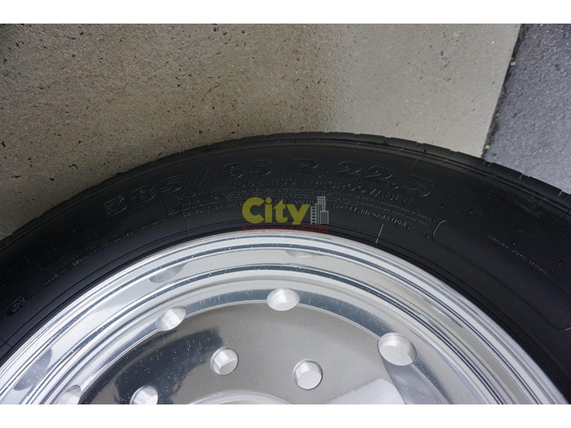 michelin xfe super single tyre on alcoa durabright alloy rim 575500 011