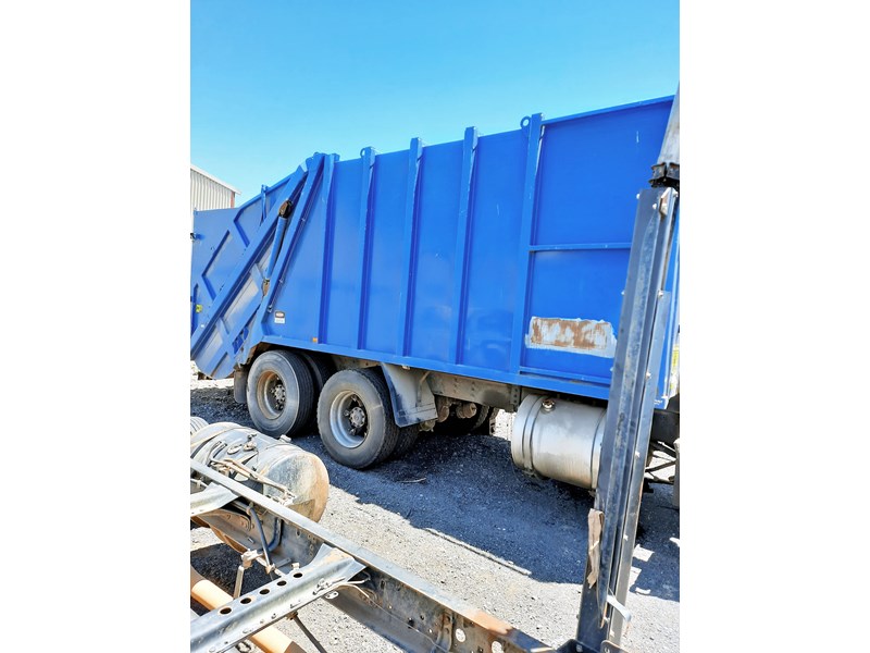 iveco 2350g 825795 004