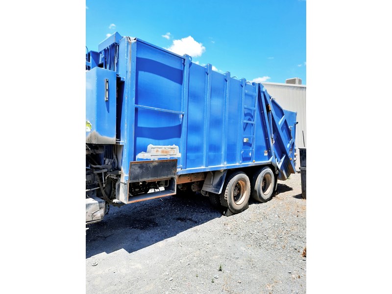 iveco 2350g 825795 005