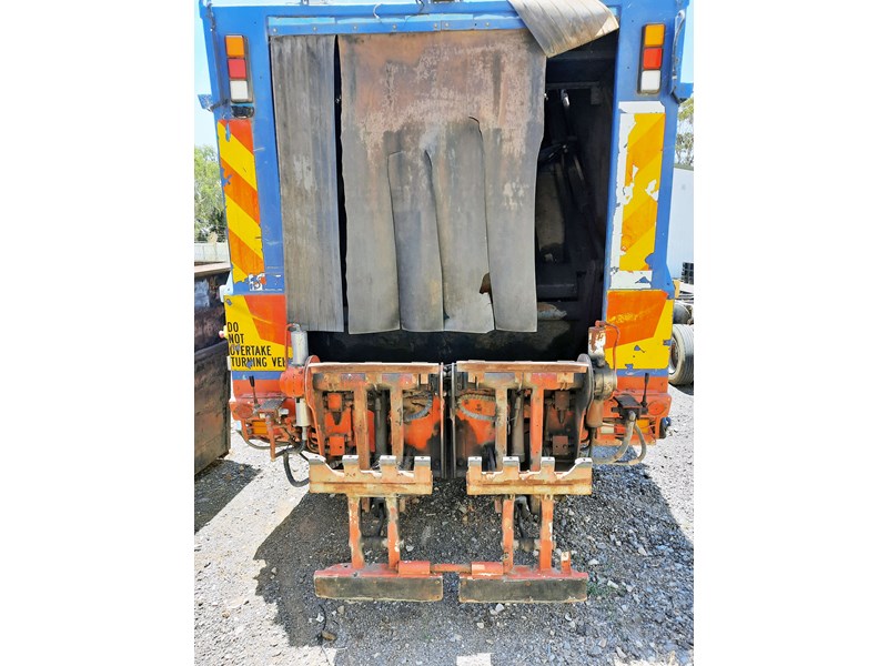 iveco 2350g 825795 006