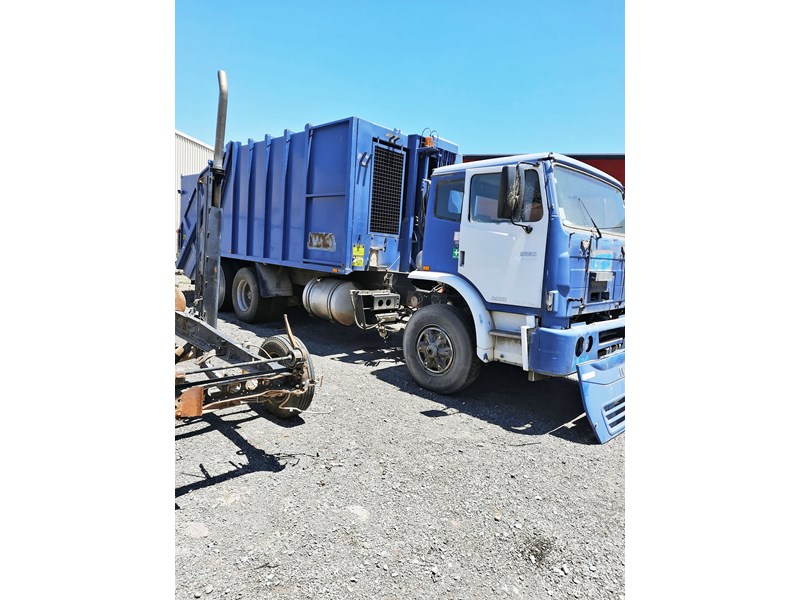 iveco 2350g 825795 001
