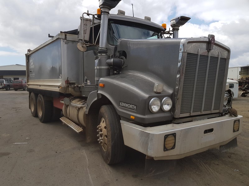 kenworth t401 wrecking all parts 833001 001