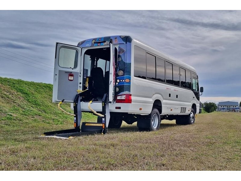 toyota 4x4 conversion of coaster bus (wheelchair) 853534 018