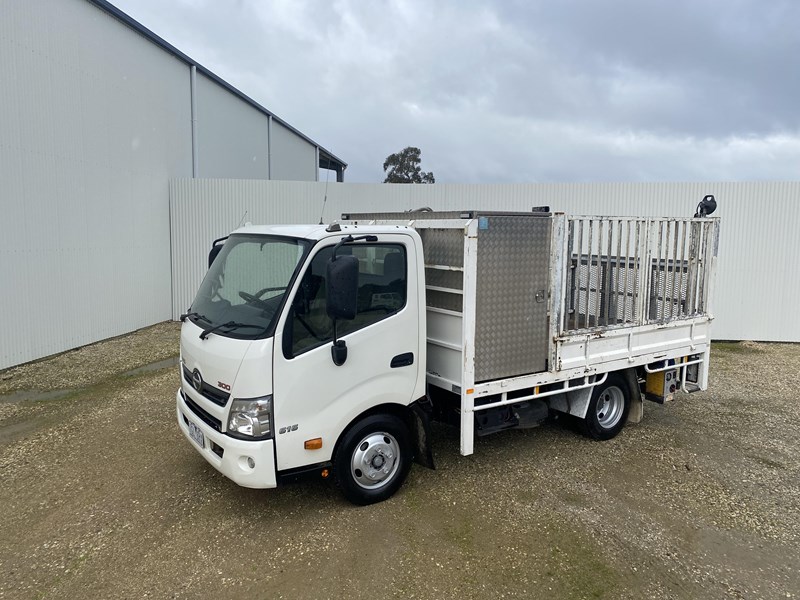 2015 HINO 300 SERIES for sale