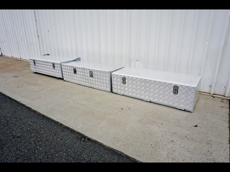 aluminium chequerplate lockable toolboxes 350236 001