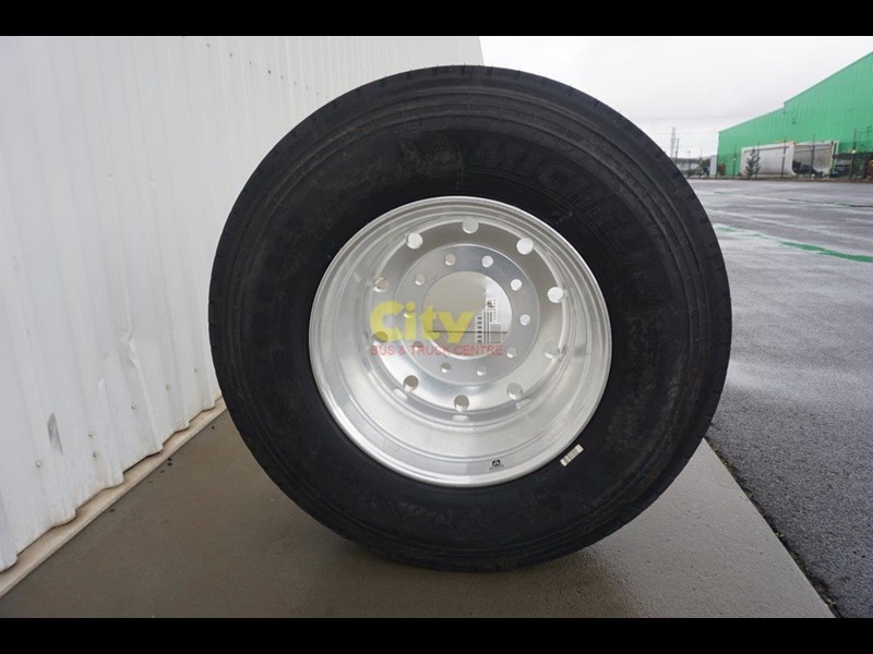 michelin supasingle tyre 385/65r22.5 on alcoa durabright rim 12.25x22.5 durabright 423091 009