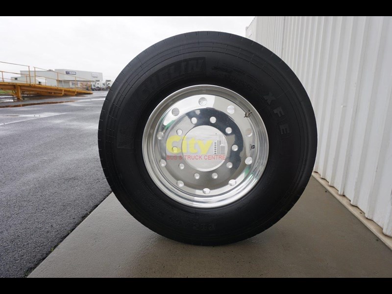 michelin supasingle tyre 385/65r22.5 on alcoa durabright rim 12.25x22.5 durabright 423091 011