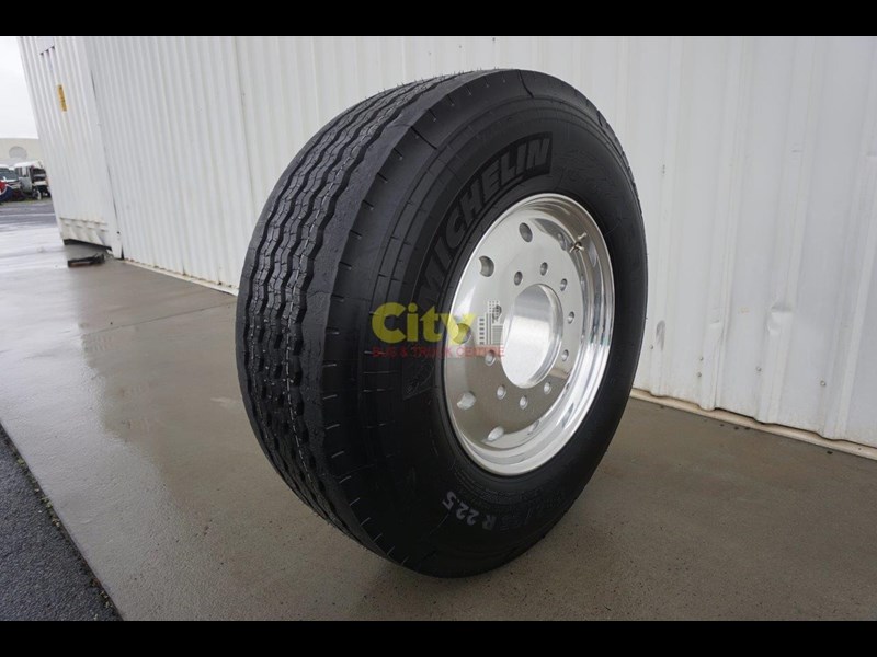 michelin supasingle tyre 385/65r22.5 on alcoa durabright rim 12.25x22.5 durabright 423091 001