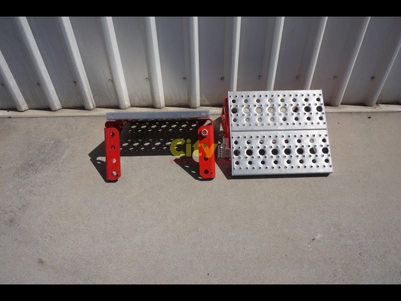 other chassis steps - excellent condition. 457797 007