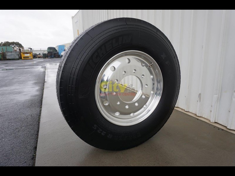 michelin xfe super single tyre on alcoa durabright alloy rim 575500 005