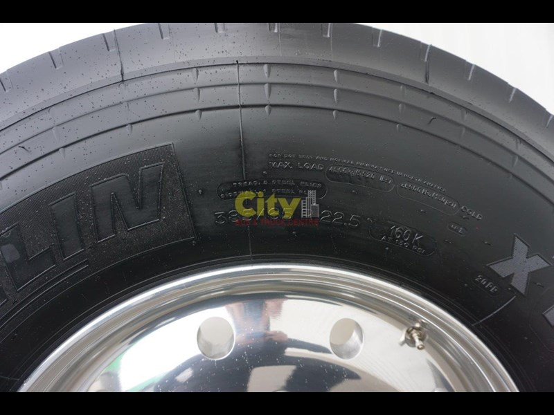 michelin xfe super single tyre on alcoa durabright alloy rim 575500 015