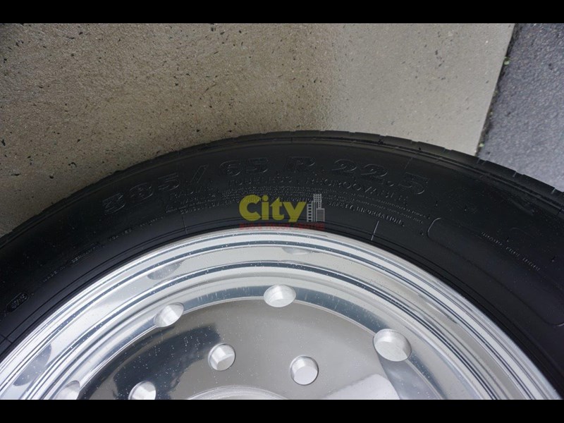michelin xfe super single tyre on alcoa durabright alloy rim 575500 021
