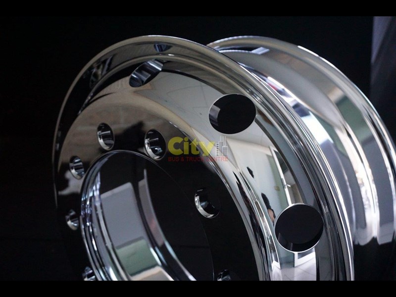 rims 10/335 8.25x22.5 retrofit 32mm stud hole mirror chrome alloy rim 773370 009