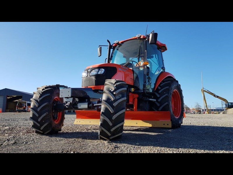 kubota m7040 (neilo tractor grader) 808071 009
