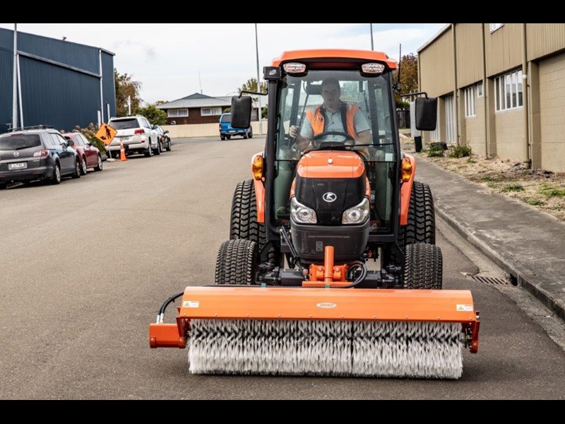 kubota l5740 tractor road broom combo (59hp) 56671 005