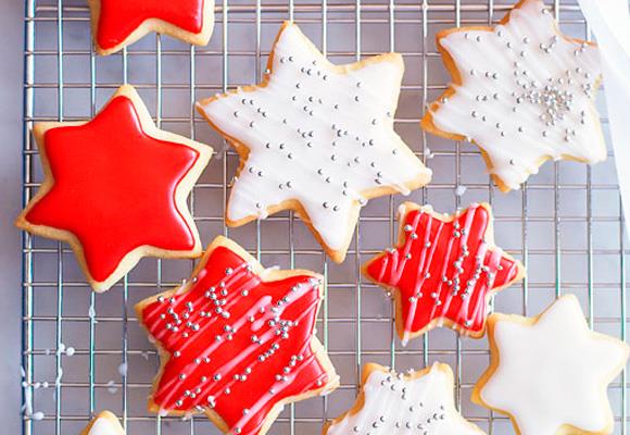 **Decorated Christmas cookies**
<br><br>
These simple decorated Christmas cookies are the perfect way to get little ones involved with Christmas dinner, and also make an ideal edible Christmas gift.
<br><br>
[**Read the full recipe here**](https://www.womensweeklyfood.com.au/recipes/decorated-christmas-cookies-11515|target="_blank")