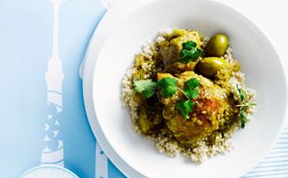 Chicken with lemon and green olives
