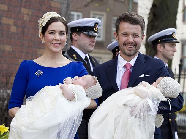 这对夫妇迎来了可爱的双胞胎,文森特王子和公主约瑟芬在2011年。
