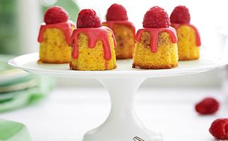 Mini polenta and raspberry cakes