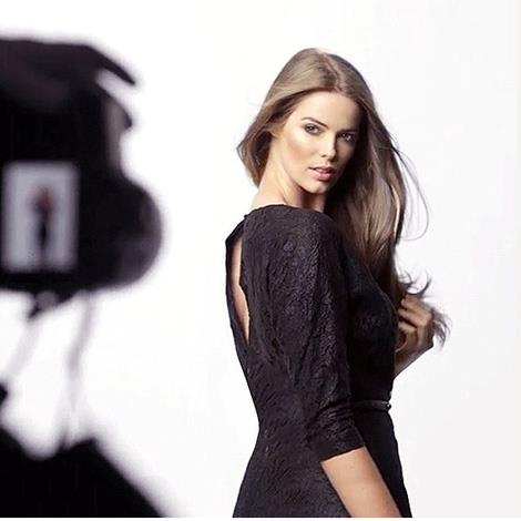 Behind the scenes as Robyn Lawley shoots her new ad for Pantene.