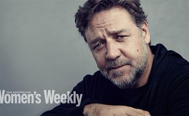 Russell Crowe tells actresses to "act their age"