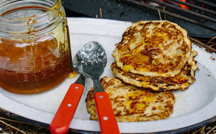 3-ingredient banana and peanut butter pancakes