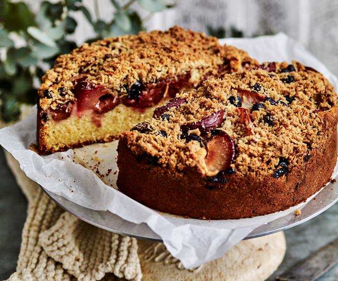 PLUM AND BLUEBERRY Crumble Cake