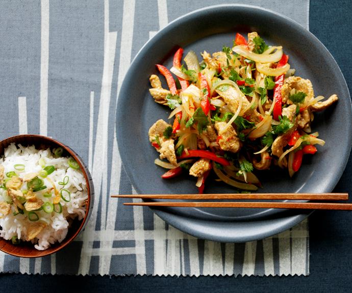 **[Capsicum, chilli and hoisin chicken](https://www.womensweeklyfood.com.au/recipes/capsicum-chilli-and-hoisin-chicken-14080|target="_blank")**

A quick and easy Chinese stir-fry with the flavours of capsicum, chilli and hoisin sauce. Fresh produce and a few pantry staples are all you need.