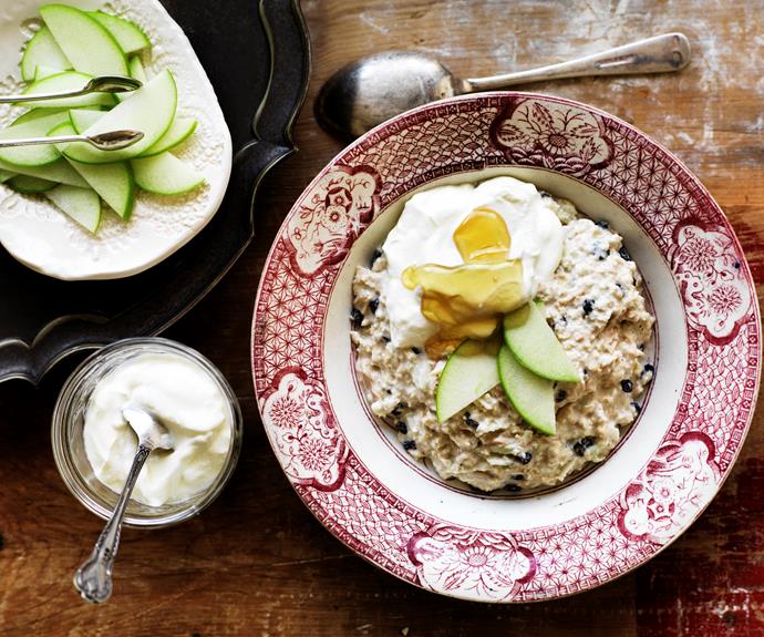 **[Bircher muesli](https://www.womensweeklyfood.com.au/recipes/bircher-muesli-12877|target="_blank")**

Fresh apple, oats, raisins, nuts and apple juice come together to create this Swiss-style overnight oats for a healthy make-ahead breakfast.