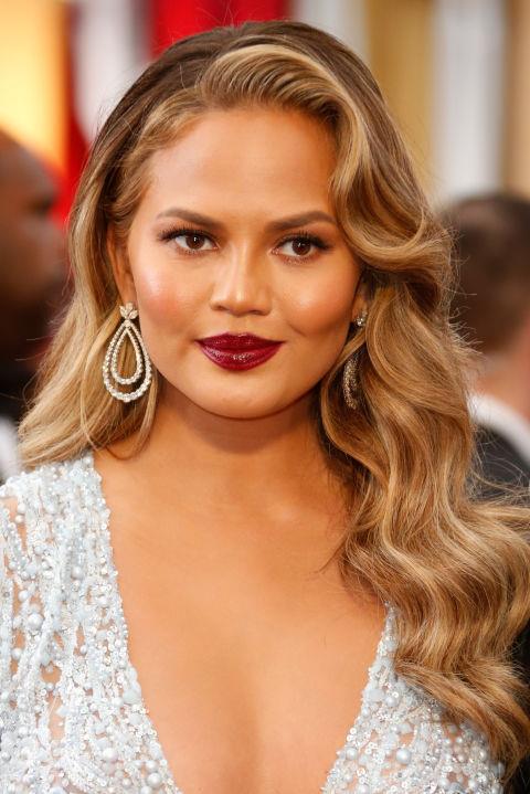 Do the Old-Hollywood thing, like Chrissy Teigen