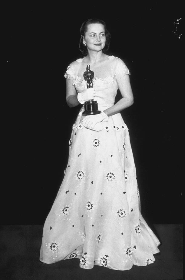 For her second Oscar win, Olivia de Havilland chose a cap-sleeved gown with flower appliques.