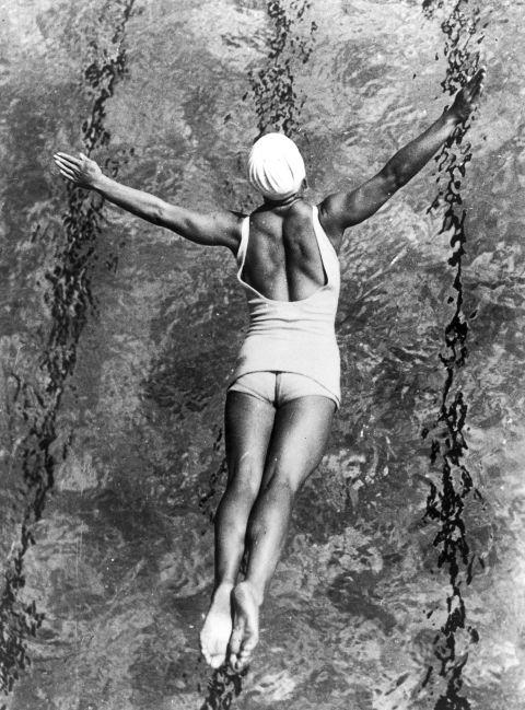<p> 1932<p> <p> A swimmer at the L.A. Olympics.