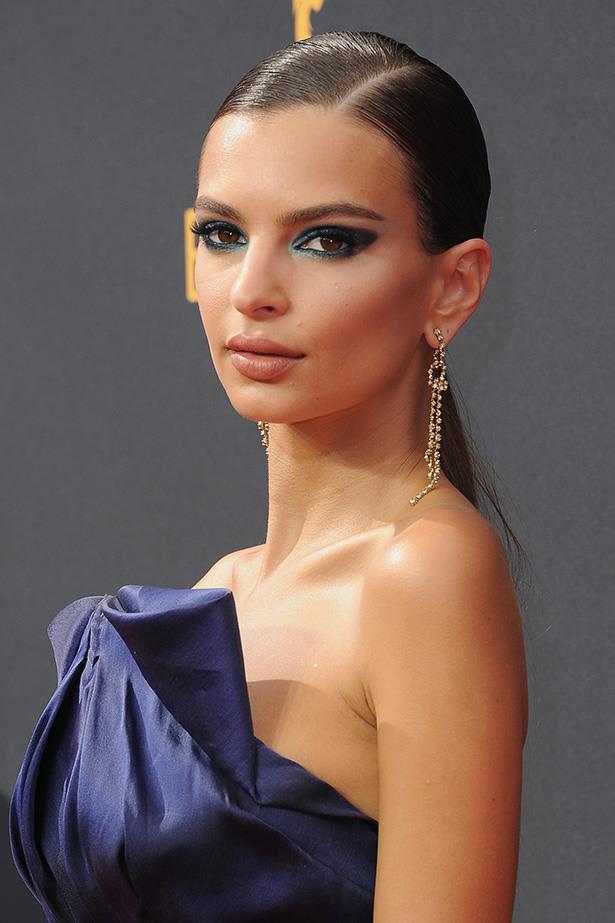 Emily Ratajkowski always makes a statement, and this blue sweep on blue couture at the 2016 Emmy awards was no exception.