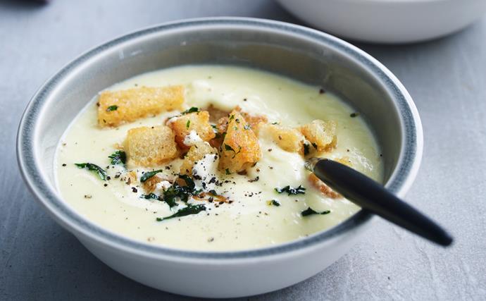 Buttery leek soup with croûtons