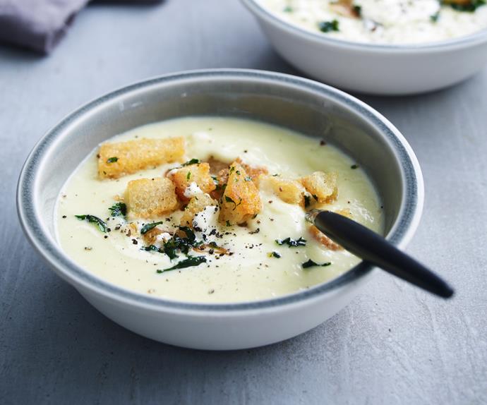 Buttery leek soup with croûtons