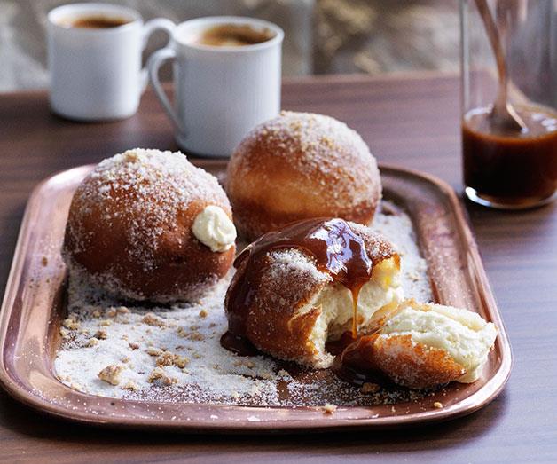 Cheesecake doughnuts with salted caramel