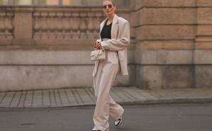 8 Basic But Effortlessly Chic Ways To Style Your Outfit Around Sneakers