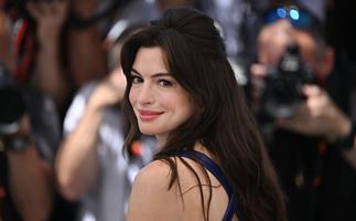 How Anne Hathaway Went From Cover Star To Accused Cannibal In 24 Hours