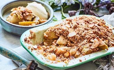 Pear and feijoa almond nut crumble